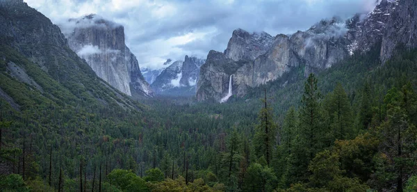 Vista Túnel Yosemite Nationalpark Califórnia Nos Eua Fotografias De Stock Royalty-Free