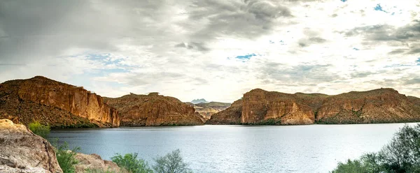 Canyon Lake in the desert in Arizona with Mountains Royalty Free Stock Images