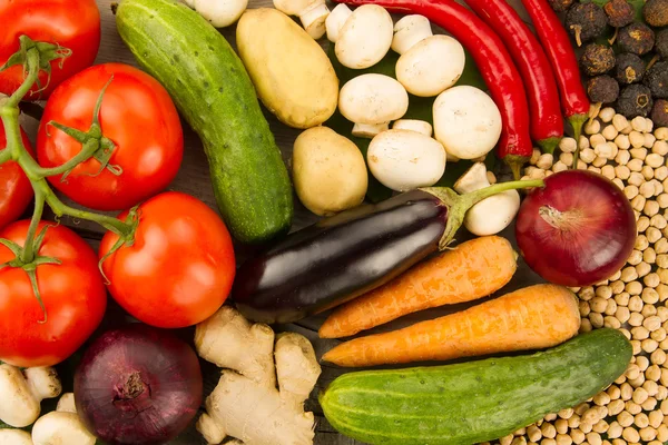 Ripe fresh vegetables on wooden background. The icon for healthy eating, diets, weight loss. — Stock Image Ripe fresh vegetables on wooden background. The icon for healthy eating, diets, weight loss. Stock Photo