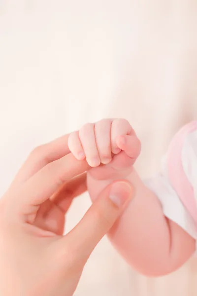 Aşk ve aile kavramı. Anne ve bebek