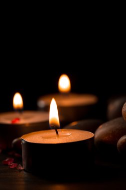 Ahşap aroma mum ile güzel Spa kompozisyon. Tedavi, Aromaterapi