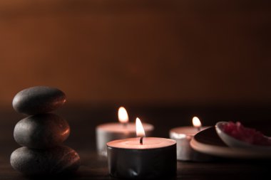 Ahşap aroma mum ile güzel Spa kompozisyon. Tedavi, Aromaterapi