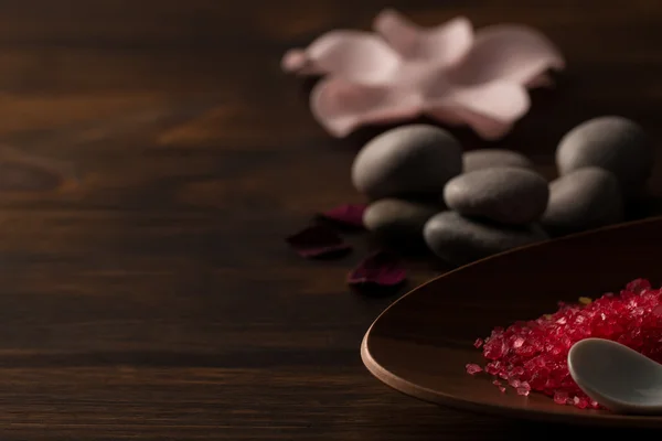 Schöne Wellness-Komposition auf Holzgrund. Behandlung, Aromatherapie — Stockfoto