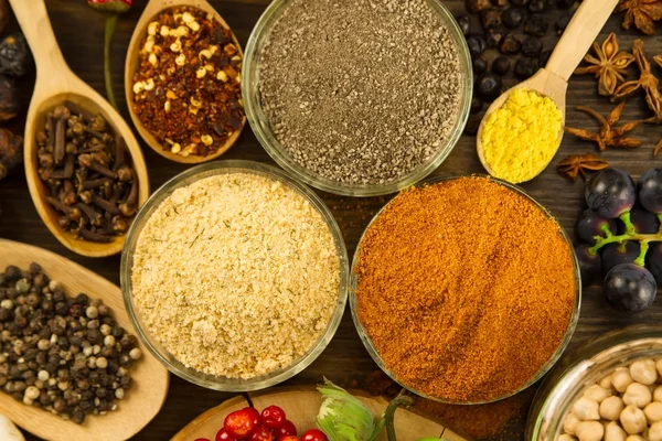 Wooden table with colorful spices, herbs and vegetables.  Asian cuisine — 스톡 사진