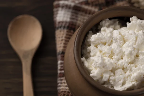 Fresh tasty curd in pot on wooden background. Homemade, cottage cheese — Stock Photo, Image