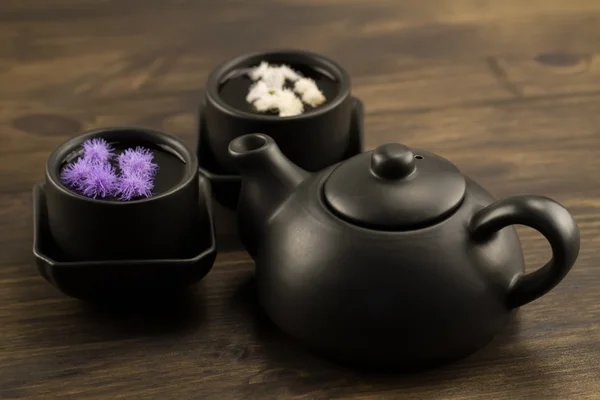 Black teapot, two cups, flowers. Menu, recipe — Stock Photo, Image