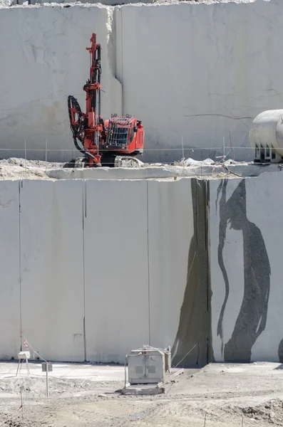 Carrière Granit Dans Laquelle Une Machine Fonctionne Meuleuse Pierre — Photo