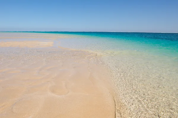Paisagem de praia tropical pacífica mar azul-turquesa — Fotografia de Stock