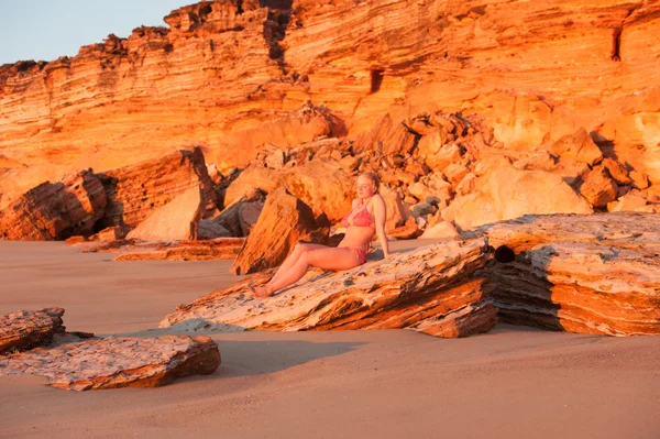 Attractive young woman tropical beach sunset — Stock Photo, Image