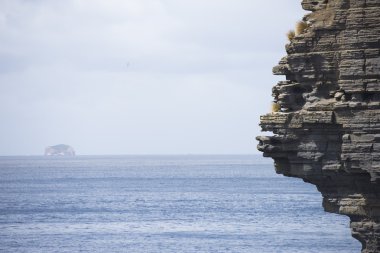 Uçurumun kıyısında Tasman yarımadasının Güney Okyanusu