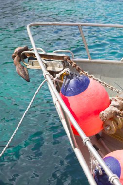 Gemi yay çapa ve şamandıra ile