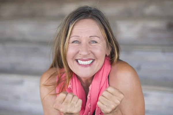 Happy Woman wishing luck fingers crossed — Stock Photo, Image