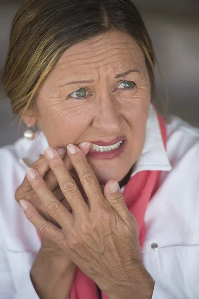 Mulher com dor de dente no retrato da dor — Fotografia de Stock