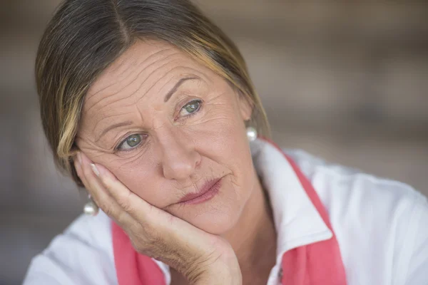 Retrato lonley triste mujer madura — Foto de Stock