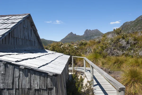 Cradle Mountain Tasmania and historic hut — Stock Photo, Image