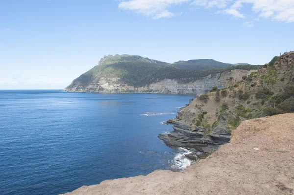 Maria Island Tasmania steep cliff coast mountain — Stock Photo, Image