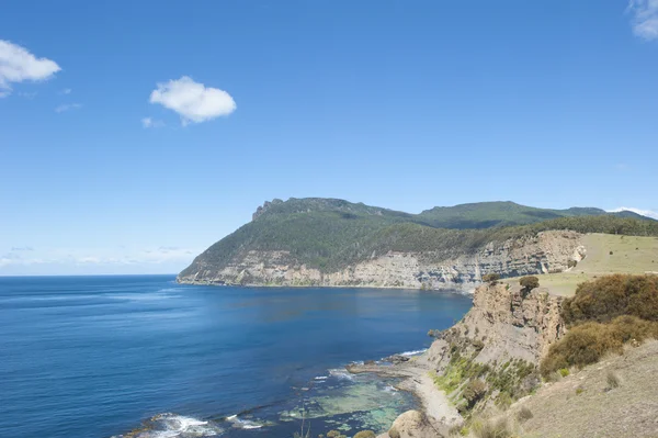 マリア島急な海崖山 — ストック写真