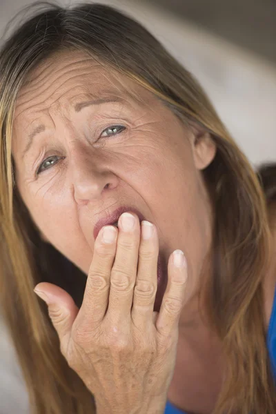 Woman yawning tired sleepy portrait — Stock Photo, Image