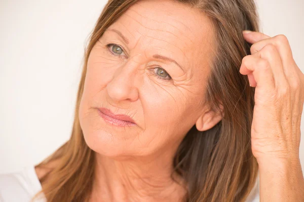 Thoughtful woman serious expression — Zdjęcie stockowe