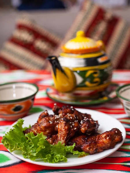 Ayam goreng paha ayam dengan saus oriental. Masakan Timur — Stok Foto