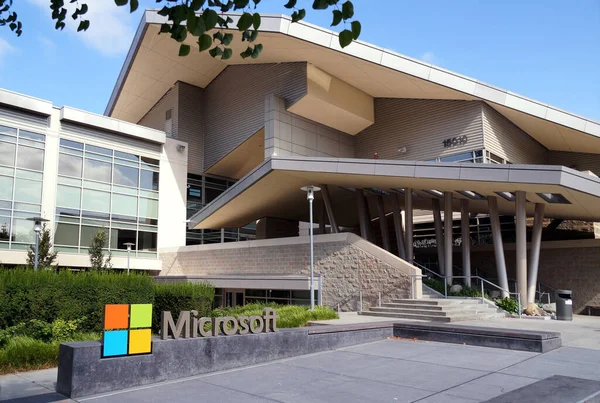Şirket logosu - Microsoft Şirketi genel merkezi. Redmond. Washington Eyaleti, ABD. Ağustos 2019.