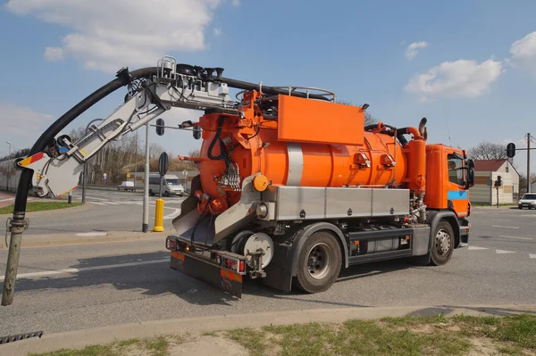 Rioolputten Schoonmaken Een Gespecialiseerde Auto Straat — Stockfoto