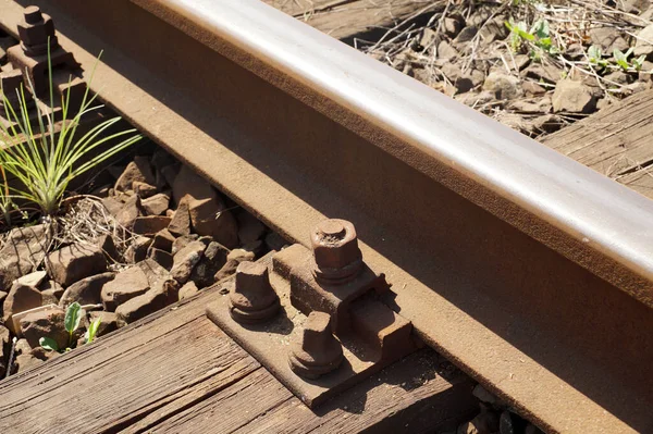 Szyny Przymocowane Śrubami Podkładu Kolejowego Podkłady Kolejowe Drewniane — Zdjęcie stockowe