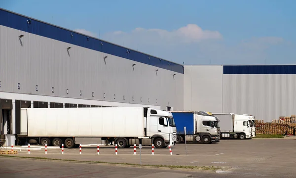 Loading Unloading Goods Trucks Distribution Centre — Stock Photo, Image