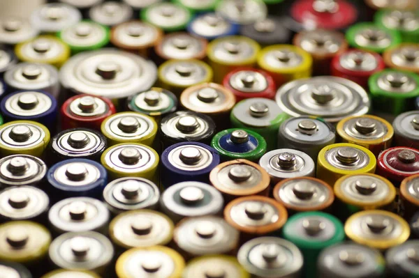 Переробка Десятки Типів Розмірів Кольорів Використовуваних Батарей Акумуляторів Макро — стокове фото