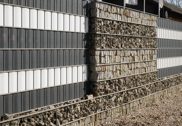 Eine Ungewöhnliche Art Von Hauseinfriedung Steinmauer Gabionen — Stockfoto