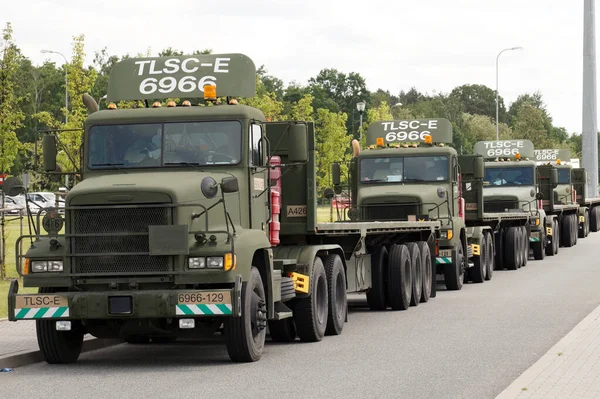 Polônia Sieganow Maio 2018 Comboio Caminhões Militares Americanos Estacionamento Lugares — Fotografia de Stock