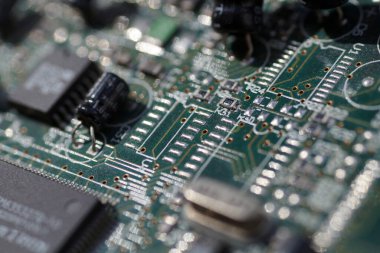 Bir bilgisayar grafik kartının yakın plan görüntüsü. Bileşenlerin yakın plan görüntülerini büyüt.