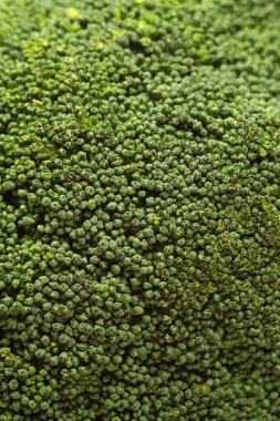 Sebze yakın çekim. Brokolinin yüzeyinde geniş bir yakın çekim..