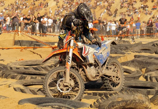 Competição Motocicleta Enduro Jogador Levanta Sua Moto Depois Cair — Fotografia de Stock