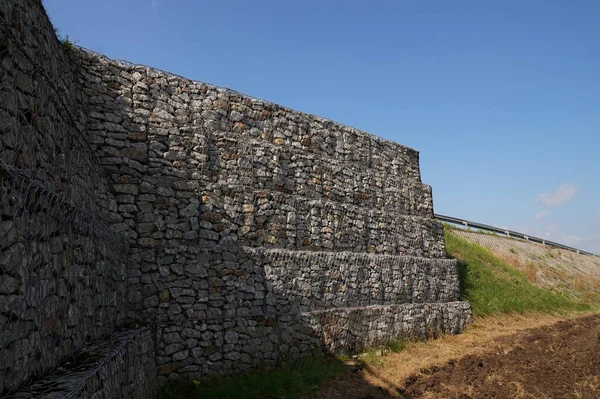 Huge Retaining Wall Designed Stabilize Ground Made Gabions — Stock Photo, Image