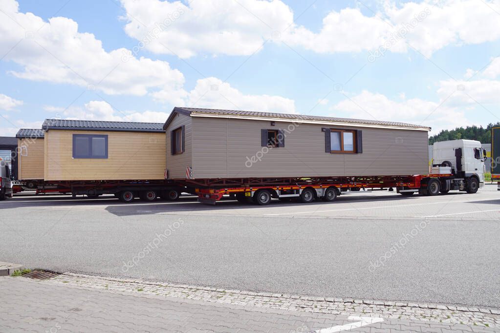 Oversized cargo or exceptional convoy (convoi exceptionnel). A truck with a special semi-trailer for the transport of oversized cargo - transport of finished houses.