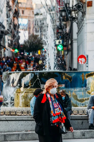 Madrid Spanyol November 2020 Pejalan Kaki Ramai Madrid Spanyol Orang — Stok Foto
