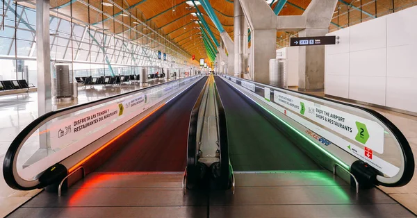 Madrid Spanien November 2020 Nästan Tomma Avgångar Terminal Bajaras Internationella — Stockfoto