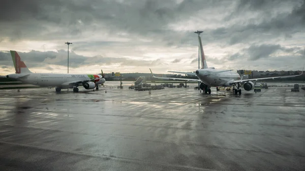 ポルトガルのリスボン 2020年11月6日 Tapポルトガル航空会社の飛行機が地上に立つ — ストック写真