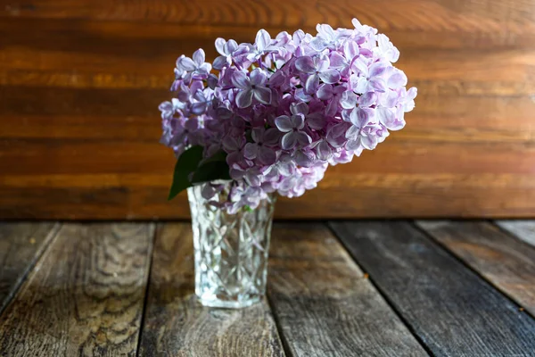 Ramas Lila Jarrón Cristal Sobre Fondo Madera — Foto de Stock