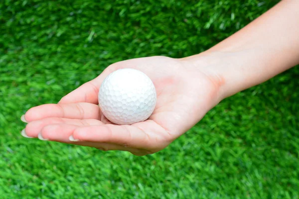 Golfball in der Hand — Stockfoto