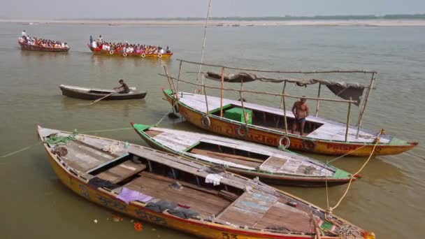 Varanasi Indien Cirka November 2019 Båtar Spöken Varanasi — Stockvideo