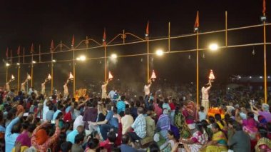 Varanasi, Hindistan - Kasım 2019. Dasashvamedh Ghat 'ta Ganga Aarti töreni.