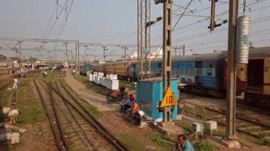 Varanasi, Hindistan - Kasım 2019. Varanasi Junction tren istasyonunun görüntüsü.