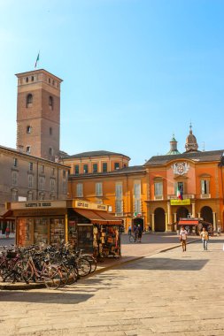 Reggio Emilia, İtalya - Eylül 2018. Reggio Emilia şehir merkezinin güzel mimarisi.