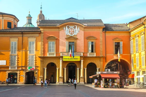 Reggio Emilia, İtalya - Eylül 2018. Reggio Emilia şehir merkezinin güzel mimarisi.