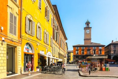 Reggio Emilia, İtalya - Eylül 2018. Reggio Emilia şehir merkezinin güzel mimarisi.