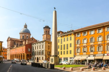 Reggio Emilia, İtalya - Eylül 2018. Reggio Emilia şehir merkezinin güzel mimarisi.