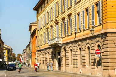 Reggio Emilia, İtalya - Eylül 2018. Reggio Emilia şehir merkezinin güzel mimarisi.