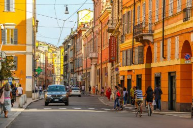 Modena, İtalya - Eylül 2018. Modena şehir merkezinin güzel mimarisi.